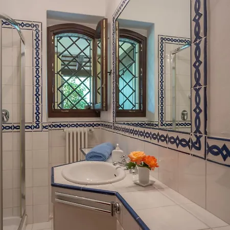 Dolce Collina 10, Emma