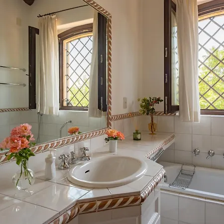 Dolce Collina 10, Emma