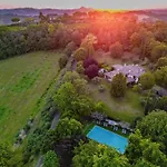 Dolce Collina 10, Emma Vila
