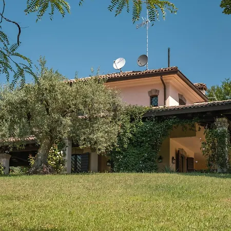 Villa Dolce Collina 10, Emma Cesena