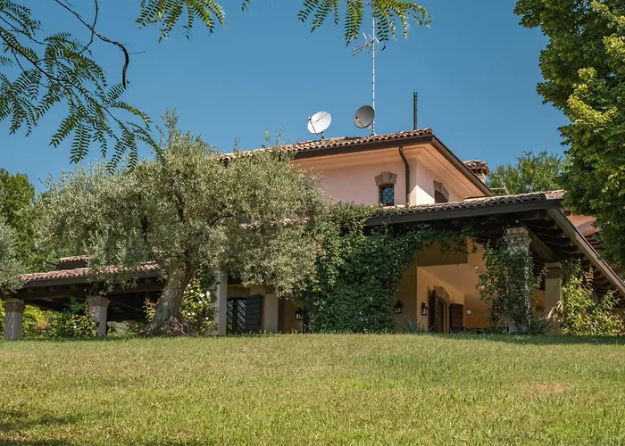 Villa Dolce Collina 10, Emma Cesena