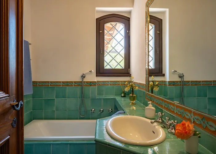 Dolce Collina 10, Emma Чезена